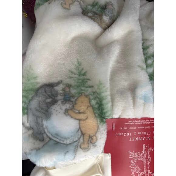Winnie the Pooh Christmas Baby Blanket - Picture 6 of 7
